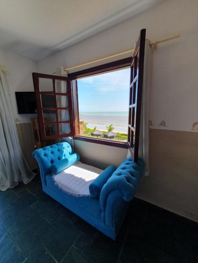 Quarto com Cama King-size e Banheira de Hidromassagem
